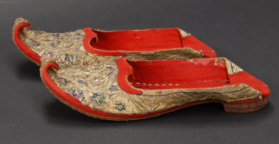 royal slippers, no. 2582