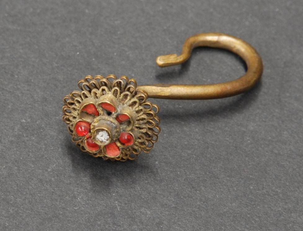 ear jewellery, no. 5233